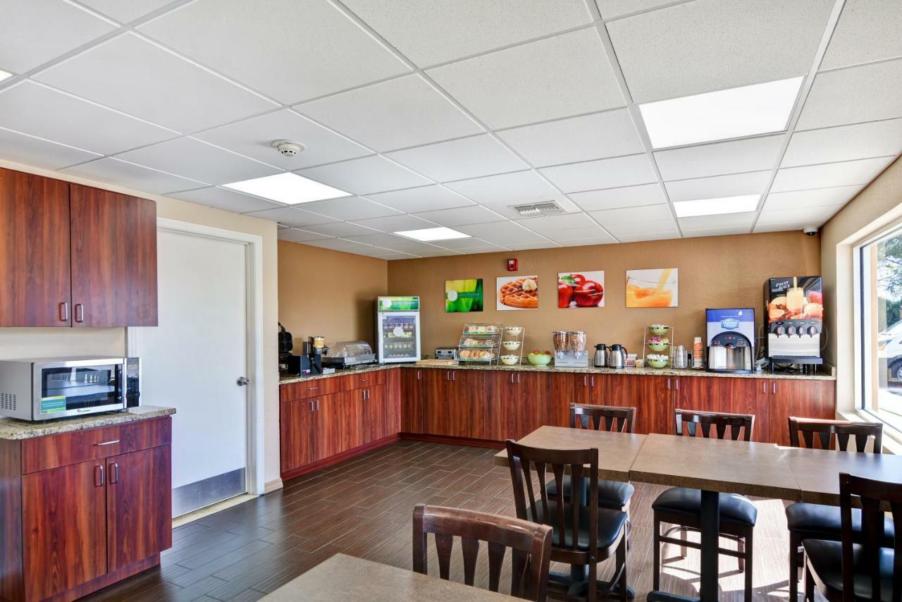 Quality Inn & Suites Heritage Park Kissimmee Exterior photo
